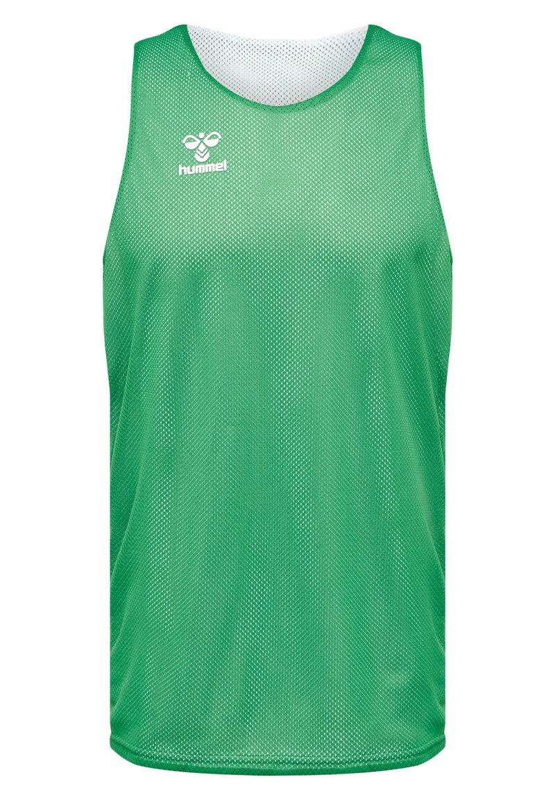 Top in rete sportivo verde con collo rotondo. Presenta un logo bianco sul petto e una vestibilità ampia per traspirabilità e comfort.