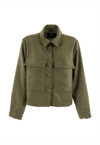Groene textuurjack met een knoopsluiting aan de voorkant, twee borstzakken en een kraag. Gemaakt van geweven materiaal; heeft bruine knopen en een logo-accent.