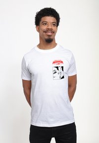 Henry Tiger HORRORLINE-DRACULA-BITES - Triko s potiskem - white