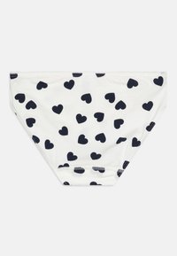 Λευκά βαμβακερά μπικίνι εσώρουχα με διάσπαρτο σχέδιο μικρών ναυτικών μπλε καρδιών. Περιλαμβάνουν ελαστική ζώνη και ραμμένες λεπτομέρειες.