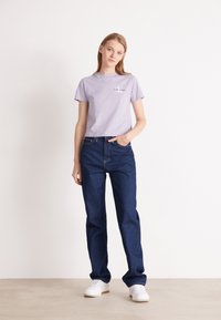Calvin Klein Jeans SMALL MONOLOGO BABY TEE - Základné tričko - lavender aura