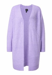 Długi kardigan dziany w kolorze bzu, z otwartym przodem, prążkowanymi mankietami i bocznymi kieszeniami, wykonany z miękkiej, teksturowanej tkaniny.