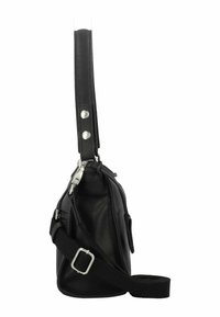 Zwarte leren tas met een gladde textuur, voorzien van een enkele verstelbare schouderriem en details van zilver hardware. Compact ontwerp met een zijvak.