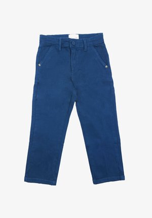 Pantaloni in cotone blu con vestibilità dritta, dotati di chiusura a bottone, gancio in vita e tasche laterali con accenti metallici.