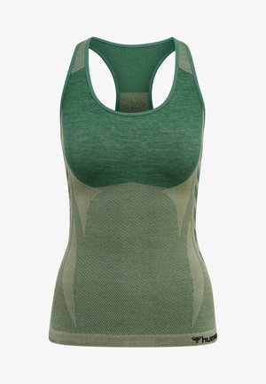 Zielona sportowa koszulka bez rękawów z teksturowanym wzorem dzianiny, z tylnym zapięciem w stylu racerback i kontrastującymi jaśniejszymi zielonymi akcentami po bokach.