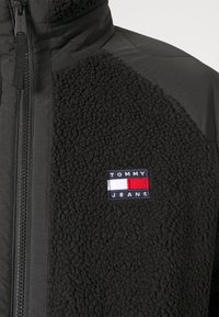 Tommy Jeans MIX MEDIA JACKET - Giacca in pile - black