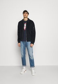 Guess ORIGINAL LOGO - Camisola de manga comprida - suiting blue