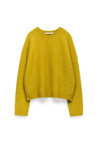 Geel gebreid sweater met een ronde halslijn, drop schouders en ribgebreide manchetten. Zachte textuur, cropped ontwerp en minimale branding.