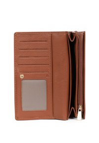 Portafoglio in pelle marrone con molteplici scomparti per carte, una finestra trasparente per l'ID e un comparto con zip per monete o piccoli oggetti. Texture liscia nel complesso.