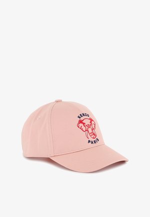 Casquette en coton rose avec une visière incurvée, ornée d'un graphique d'éléphant rouge et de "KENZO PARIS" brodé en bleu autour.