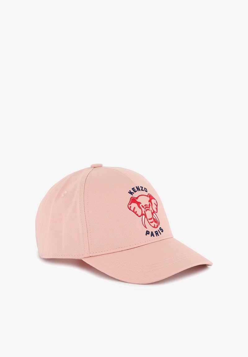 Casquette en coton rose avec une visière incurvée, ornée d'un graphique d'éléphant rouge et de "KENZO PARIS" brodé en bleu autour.