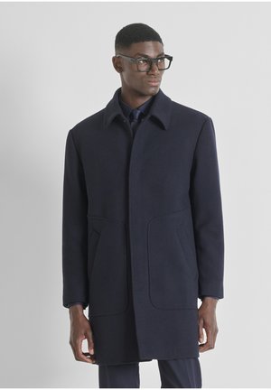 WESLEY REGULAR FIT WITH LOGOED BADGE ON BACK COLLAR - Abrigo corto - blue-grey