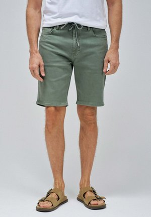 JOGGERS ACTIV - Shorts vaqueros - grün