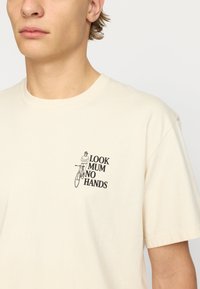 REVOLUTION APPLICATION - T-shirts print - offwhite