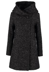 Manteau noir texturé avec une grande capuche, doté d'une fermeture à un bouton et de manches longues. Le motif est un mélange de gris foncé et de noir.