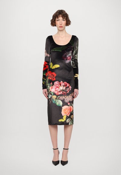 Rochie lungă cu mâneci, neagră, cu un model floral vibrant în nuanțe de roșu, roz și galben. Material neted și lucios, cu o siluetă ajustată, design până la genunchi.