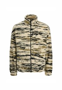 Chaqueta de forro polar con cuello alto, presenta un patrón de rayas de tigre en beige y negro. Cierre frontal completo y tejido suave y texturizado.