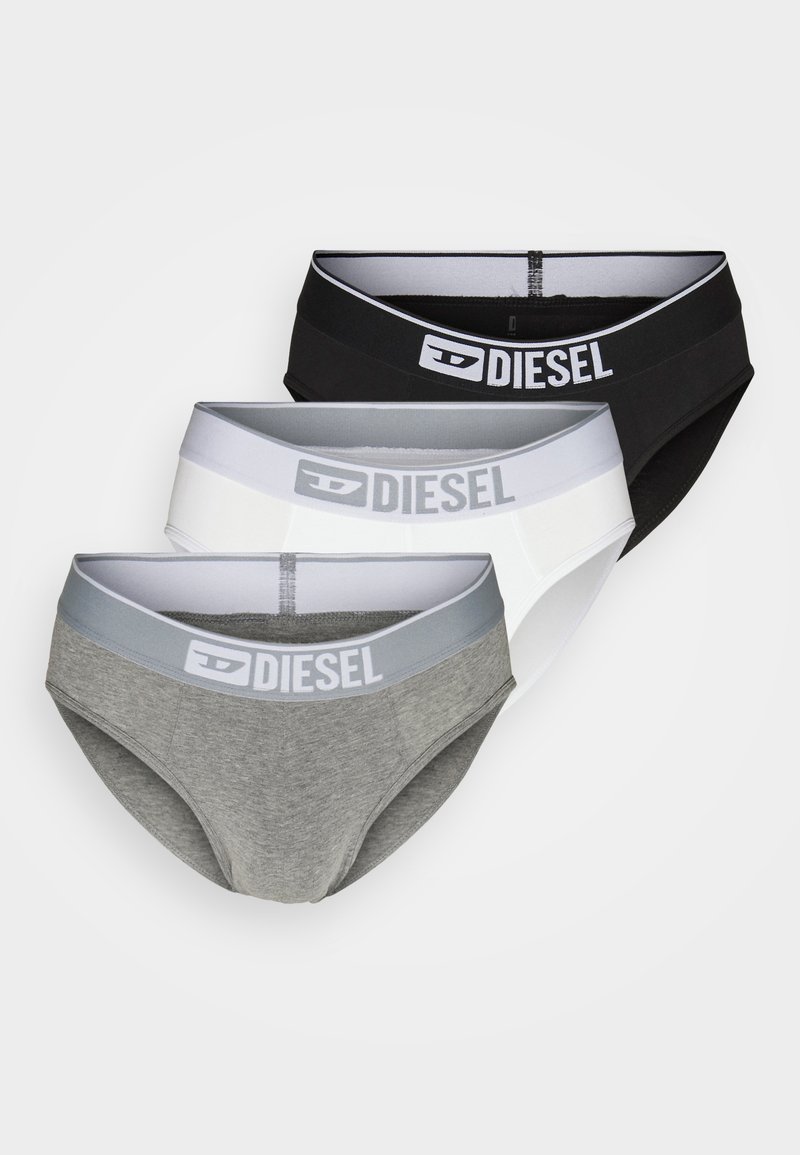Tre par Diesel trusser i sort, hvid og grå. Features en blød elastik med brandlogo, bomulds materiale og en formtilpasset silhuet.