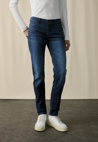 Marc O'Polo - TROUSER REGULAR LENGTH MID WAIST - Slim fit jeans - cashmere dark blue wash Thumbnail Image 1