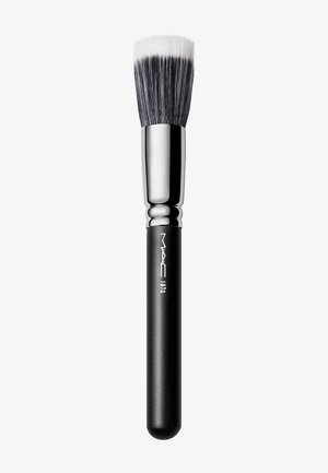 Svart sminkebørste med rund håndtak, sølvferrule og tette børster med svart og hvit gradient. Modellnummer: 187S.