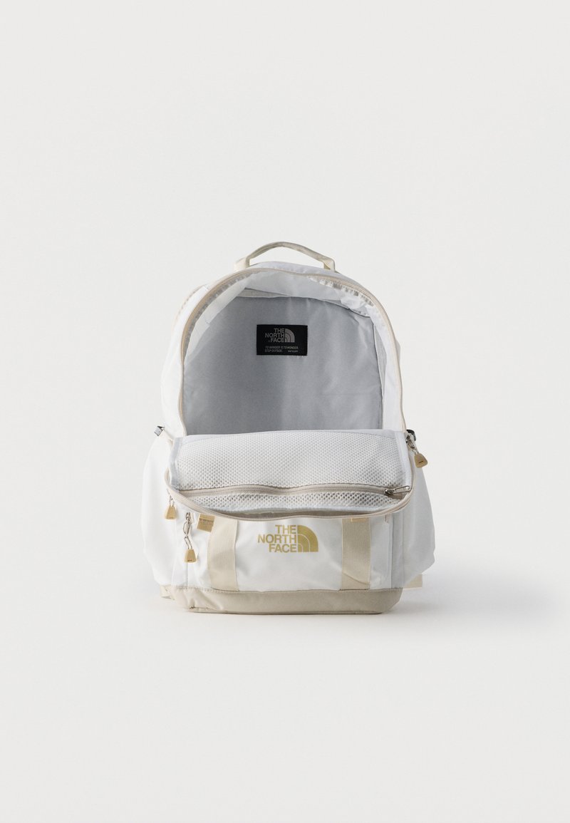 north face berkeley backpack white The Hot Shot Mini Dune/Desert Stone the Berkeley Field Bag from The North Face is the perfect way to stay prepared while looking good The North Face - Brandclub