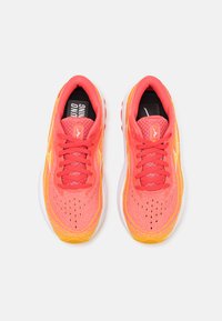 Mizuno WAVE SKYRISE 5 - Scarpe da corsa su strada - dubarry/white/citrus