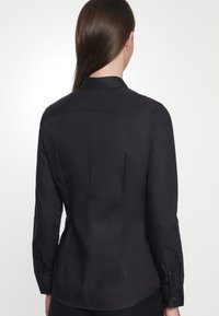 Seidensticker BUSINESS SLIM FIT - Button-down blouse - black