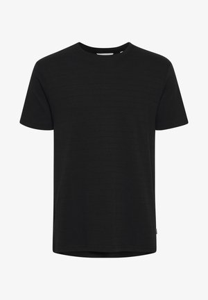 Svart kortermet t-skjorte med rund hals, med subtile horisontale striper og en liten sideetikett på nedre høyre side.