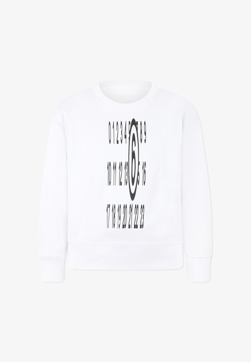 Sweatshirt blanc avec un grand graphisme noir comportant des chiffres disposés verticalement et un "6" en évidence au centre. Texture douce, poignets côtelés.