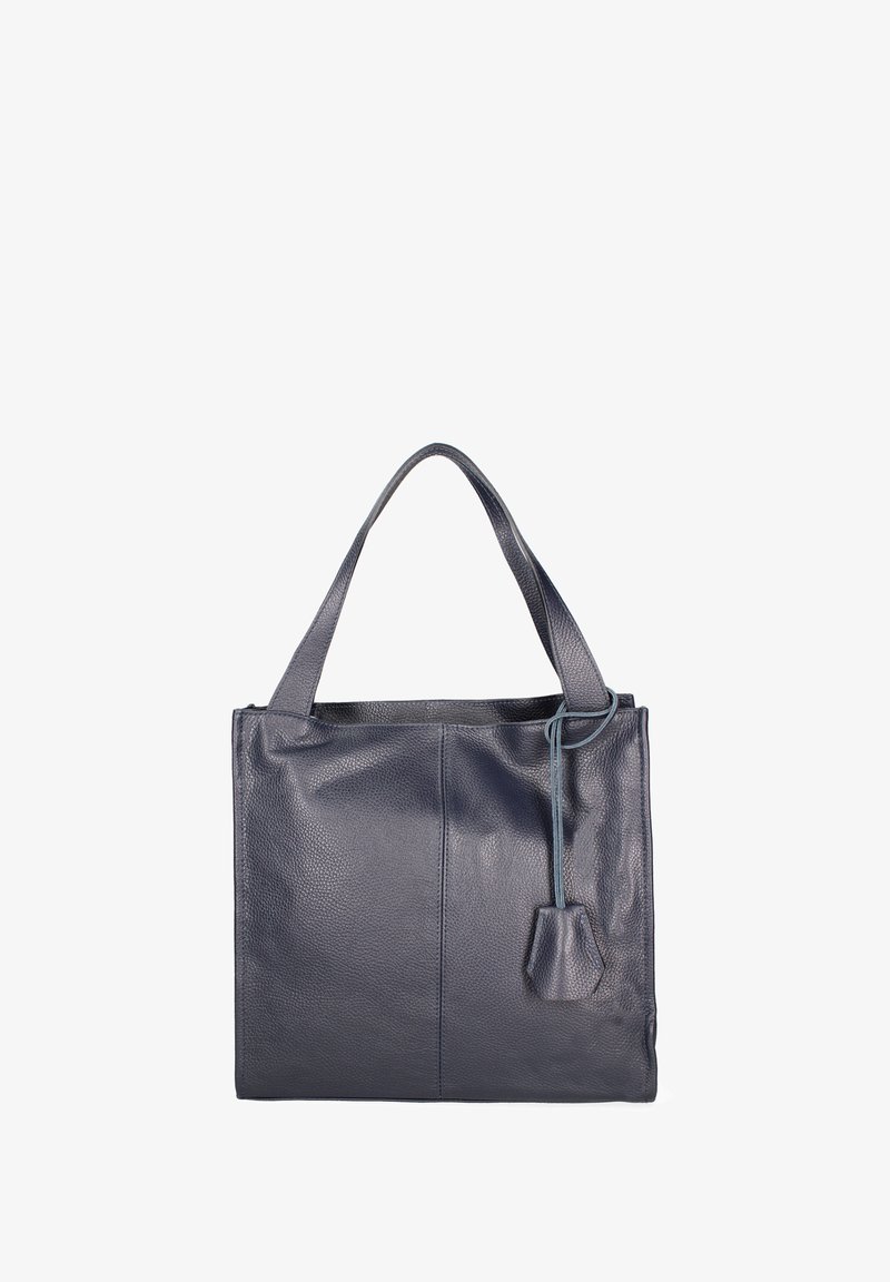 Donkerblauwe leren schoudertas met een gestructureerde afwerking, twee stevige handgrepen en een klein afneembaar label. De afmetingen bieden voldoende ruimte voor essentials.