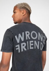 Wrong Friends ORLANDO - Triko s potiskem - washed grey