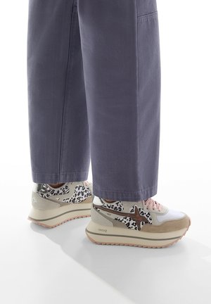 DEVA - Sneakers laag - weiß grau