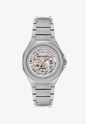 Srebrny automatyczny zegarek na rękę Armani Exchange z tarczą typu szkieletowego, złotymi akcentami i metalową bransoletą z ogniwami.