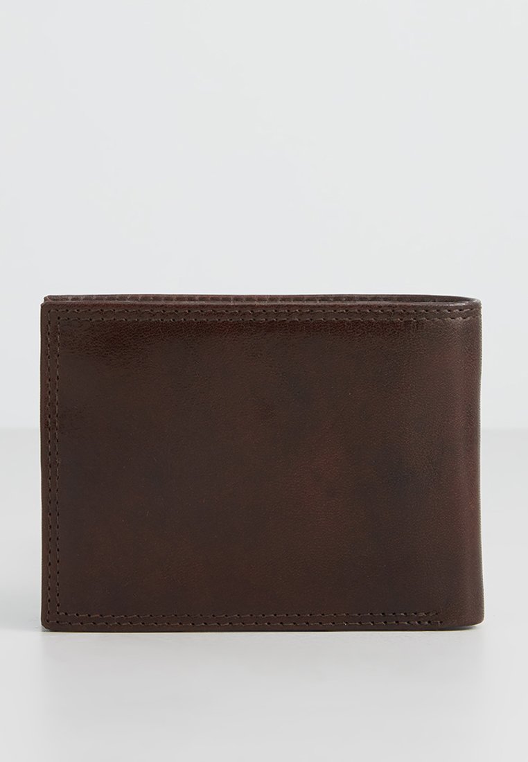 Portafoglio in pelle marrone con finitura liscia, design a doppia piega e cuciture sottili lungo i bordi. Nessuna hardware visibile o modelli.
