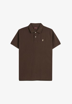 Polo marrone a maniche corte con due bottoni e un piccolo logo beige ricamato sul petto sinistro.