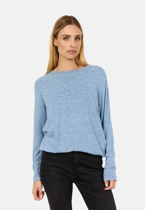 Hele sinine pikakä sleeves pullover-sviiter pehmest, tekstuurilisest kangast. Omab ümmargust kaelust ja mugavat lõiget. Kombineeritud mustade teksadega.