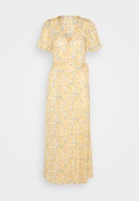 Robe portefeuille à fleurs jaunes avec des manches courtes, décolleté en V et un détail à nouer à la taille. Fabriquée en tissu léger et texturé.