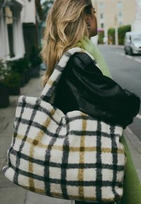 Next BORG - REGULAR FIT - Shopping bags - stripe