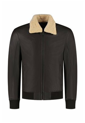 Veste en cuir marron avec un col en shearling crème, fermeture éclair à l'avant, poches latérales, et poignets et ourlet côtelés pour plus de texture et de chaleur.