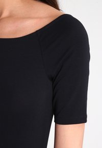 Modström T-shirt basic - black