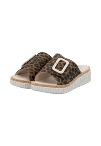 Sandaler i leopardmönster med öppen tå, vit texturerad sula och en dekorativ spänne. Tillverkade av syntetiskt material med platt design.