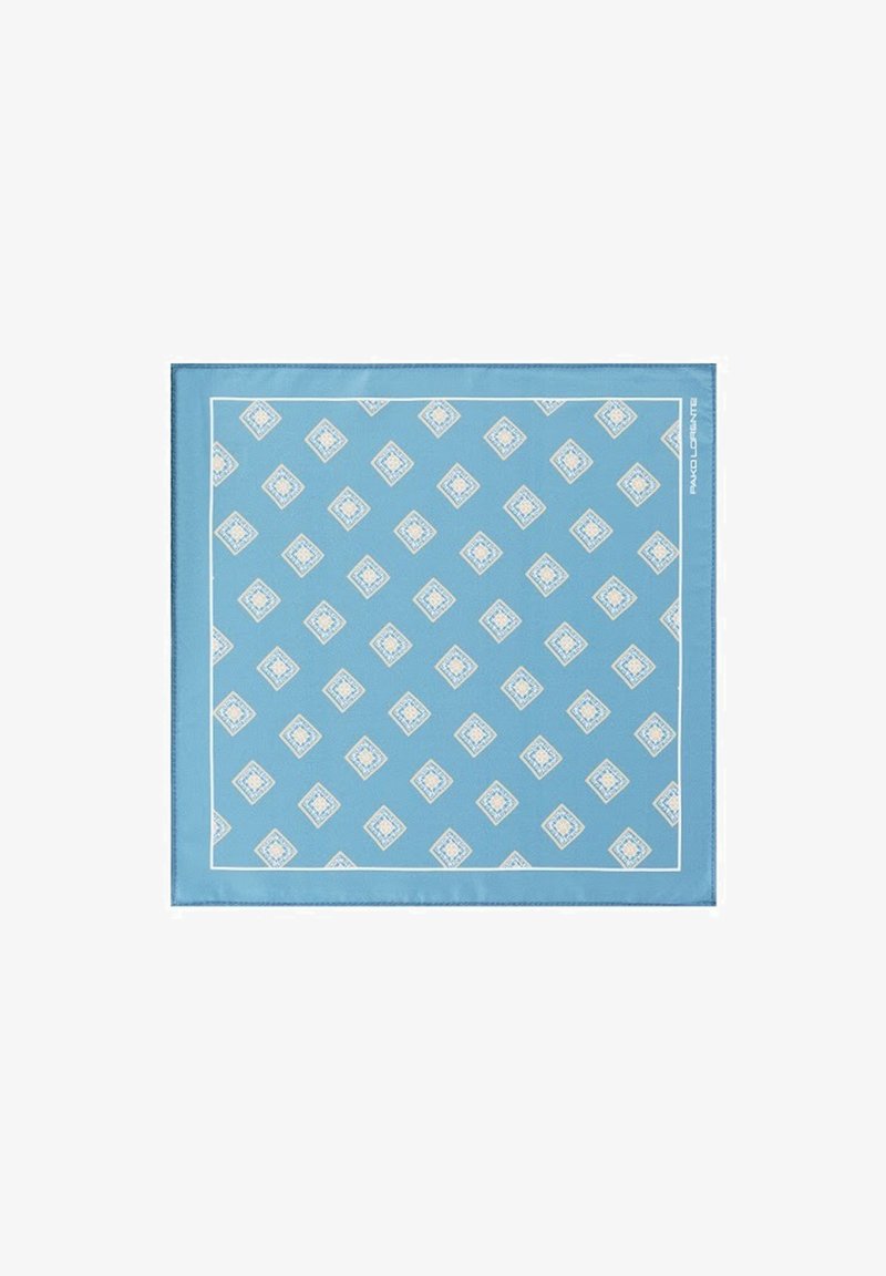 Jasnoniebieski jedwabny kwadratowy szalik z powtarzającym się wzorem diamentów w białe i żółte akcenty, wykończony białą bordiurą.