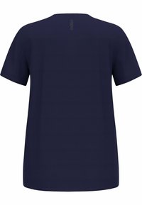 Marineblauwe t-shirt met korte mouwen, ronde halslijn, zachte textuur, met een subtiel patroon en een logo-detail nabij de bovenrug.