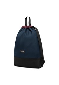 Sötétkék anyagból készült húzózsinóros hátizsák fekete alappal. Bordó felső szegéllyel, fekete pántokkal és egy kis logóval rendelkezik.