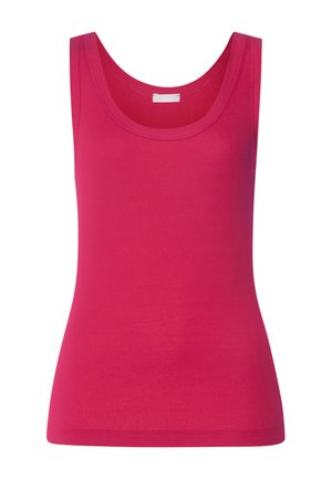 Dámské tílko bez rukávů v jasně růžové barvě s kulatým výstřihem a přiléhavým střihem, zobrazené na bílém pozadí.