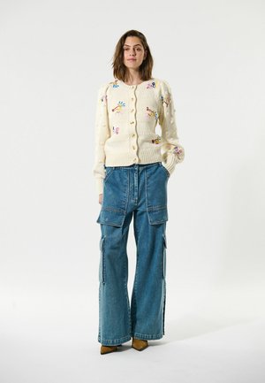BELLISIADEA - Cardigan - milk