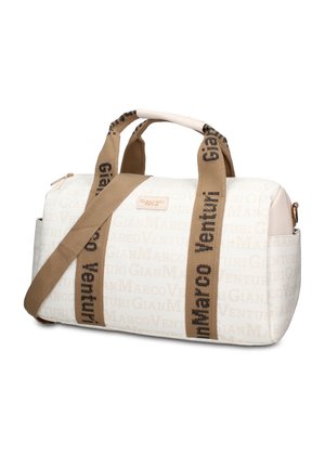 Crème kleurige duffeltas met beige gebrande handvaten en schouderriem met de tekst "GianMarco Venturi", met zijvakken en een gouden logoplaatje.