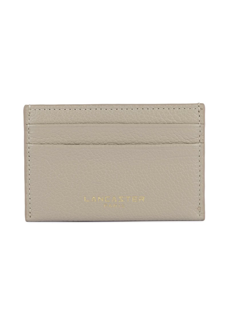 Grijze leren kaarthouder met vier kaartsleuven. Voorzien van goudkleurig, geperst "LANCASTER PARIS"-logo en fijne stikdetails. Gladde textuur.