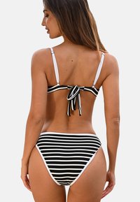 Cupshe CHIC STRIPED WITH DETAIL SET - Bikini - black