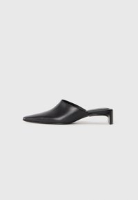 Natikače na petu - black